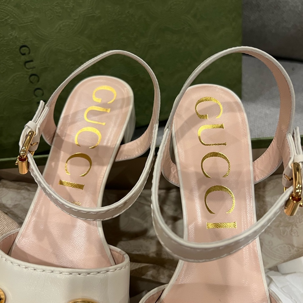 NEW Gucci Cream Horsebit leather Sandals - Picture 5 of 10